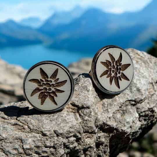 Ohrstecker Edelweiß aus Ahornholz und Edelstahl 220518